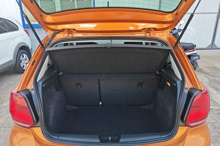 Used Volkswagen Polo 2014 1.6L Cross Polo Automatic Trunk