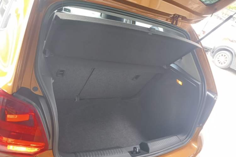 Used Volkswagen Polo 2014 1.6L Cross Polo Automatic Trunk