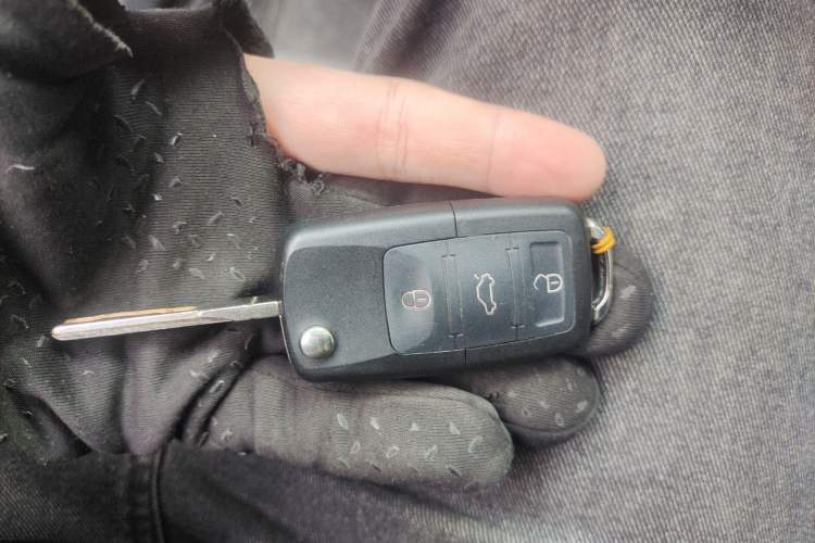 Used Volkswagen Polo 2014 1.6L Cross Polo Automatic Vehicle Key
