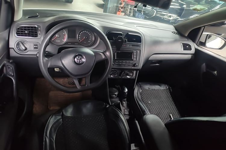Used Volkswagen Polo 2014 1.6L Automatic Comfort Edition Center Console