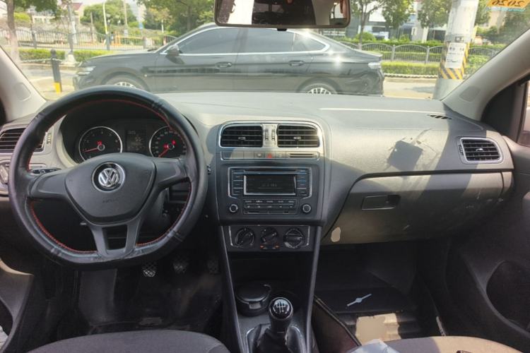 Used Volkswagen Polo 2014 1.6L Manual Comfort Edition Center Console