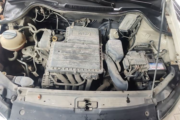 Used Volkswagen Polo 2014 1.6L Automatic Comfort Edition Engine Bay