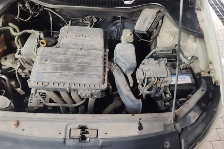 Used Volkswagen Polo 2014 1.6L Automatic Comfort Edition Engine Bay Left