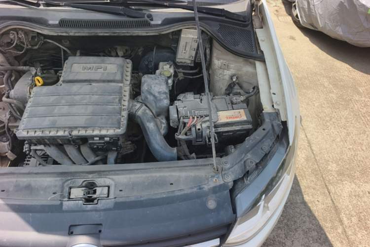 Used Volkswagen Polo 2014 1.6L Manual Comfort Edition Engine Bay Left