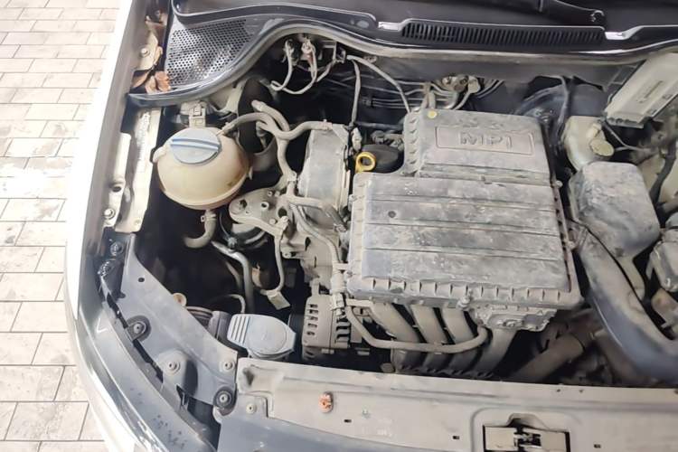 Used Volkswagen Polo 2014 1.6L Automatic Comfort Edition Engine Bay Right