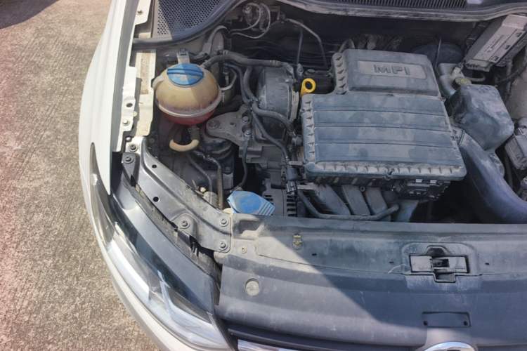 Used Volkswagen Polo 2014 1.6L Manual Comfort Edition Engine Bay Right