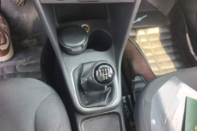 Used Volkswagen Polo 2014 1.6L Manual Comfort Edition Gear Lever