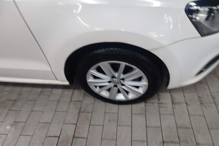 Used Volkswagen Polo 2014 1.6L Automatic Comfort Edition Right Front Wheel Hub
