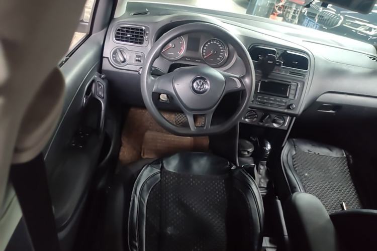 Used Volkswagen Polo 2014 1.6L Automatic Comfort Edition Steering Wheel