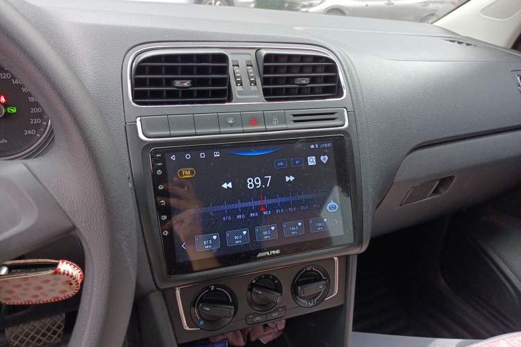 Used Volkswagen Polo 2014 1.6L Automatic Comfort Edition Audio And AC Panel