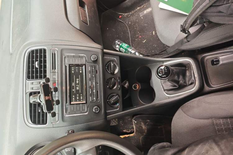 Used Volkswagen Polo 2014 1.6L Manual Comfort Edition Audio And AC Panel