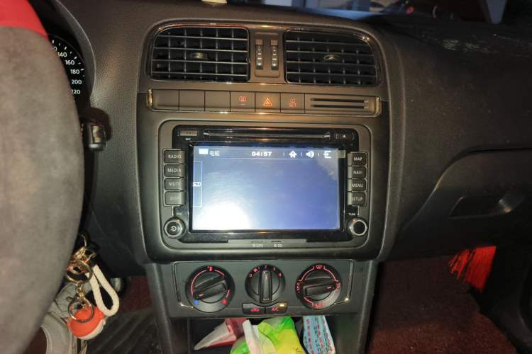 Used Volkswagen Polo 2014 1.4L Automatic Comfort Edition Audio And AC Panel
