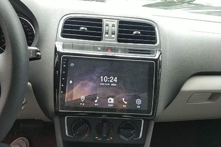 Used Volkswagen Polo 2014 1.4L Automatic Comfort Edition Audio And AC Panel