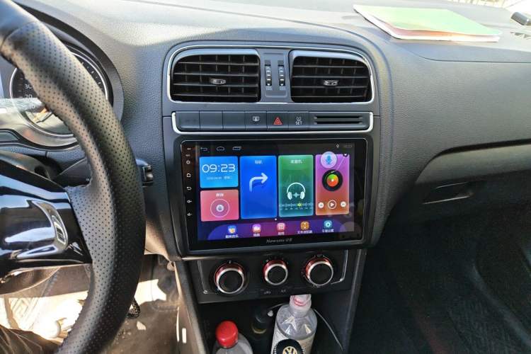 Used Volkswagen Polo 2014 1.6L Automatic Comfort Edition Audio And AC Panel