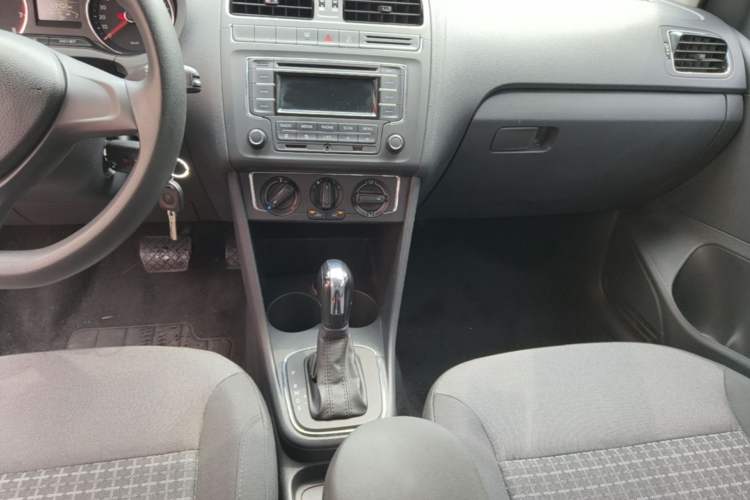 Used Volkswagen Polo 2014 1.4L Automatic Comfort Edition Audio And AC Panel