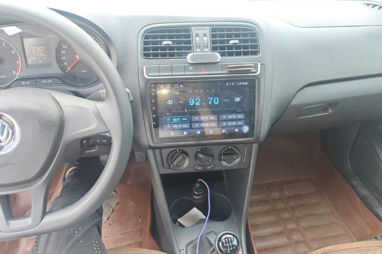 Used Volkswagen Polo 2014 1.4L Manual Fashion Edition Audio And AC Panel