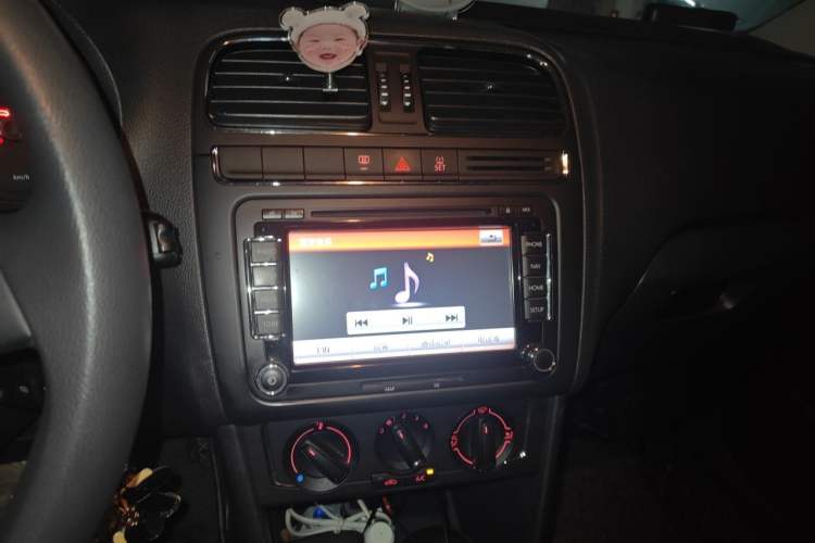 Used Volkswagen Polo 2014 1.6L Automatic Comfort Edition Audio And AC Panel
