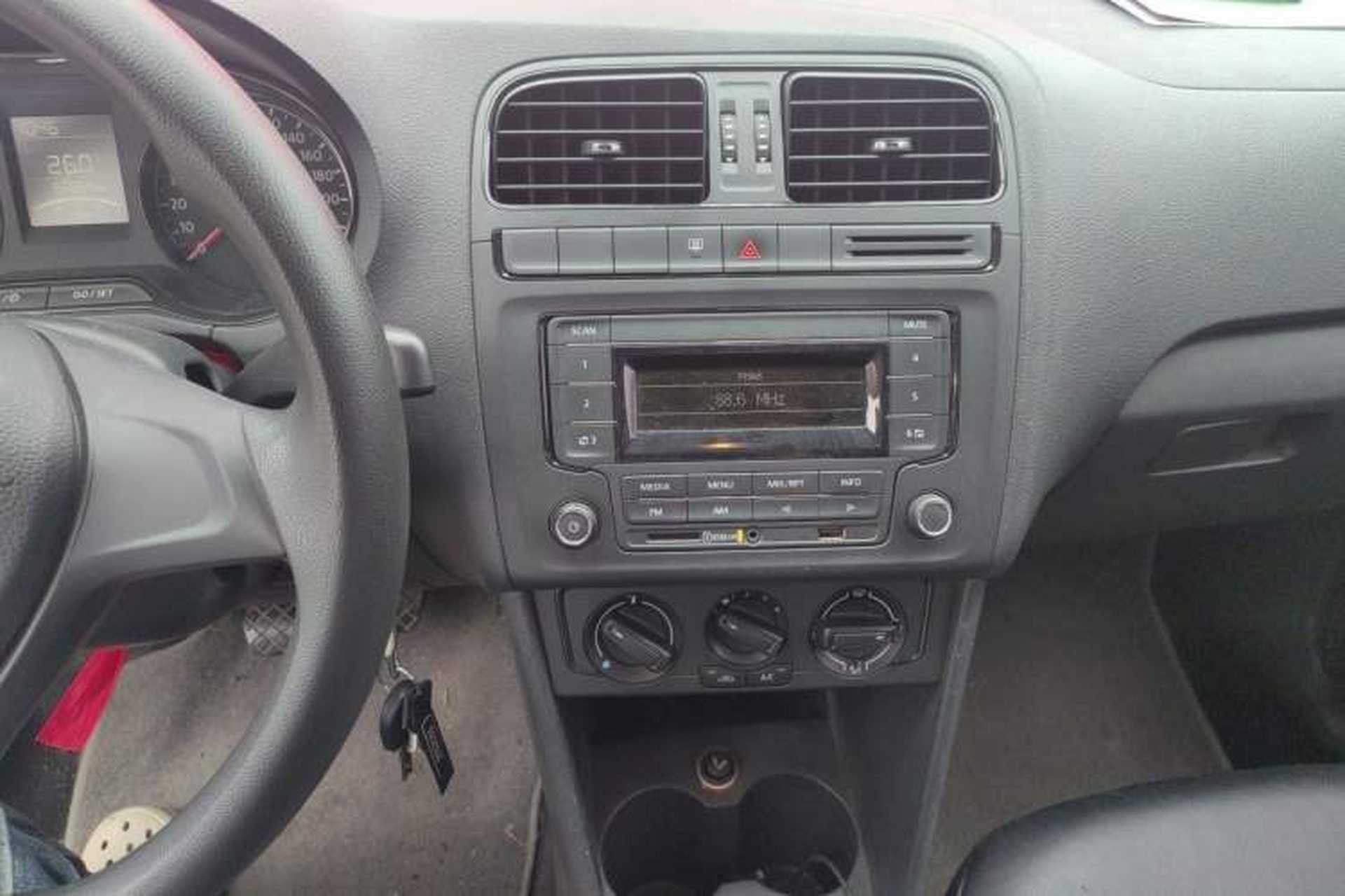 Used Volkswagen Polo 2014 1.4L Manual Fashion Edition Audio And AC Panel