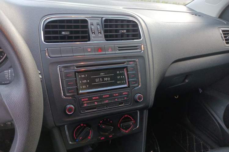 Used Volkswagen Polo 2014 1.4L Manual Comfort Edition Audio And AC Panel