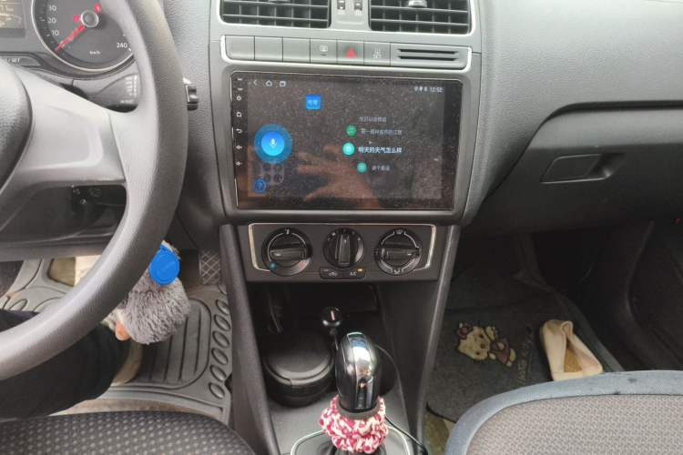 Used Volkswagen Polo 2014 1.6L Automatic Comfort Edition Audio And AC Panel