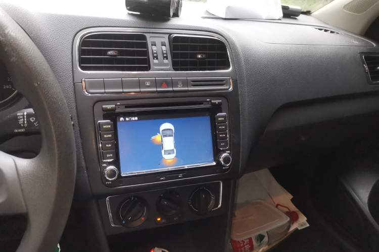 Used Volkswagen Polo 2014 1.6L Automatic Comfort Edition Audio And AC Panel
