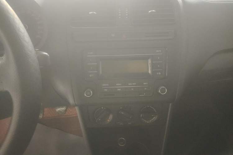 Used Volkswagen Polo 2014 1.4L Manual Fashion Edition Audio And AC Panel