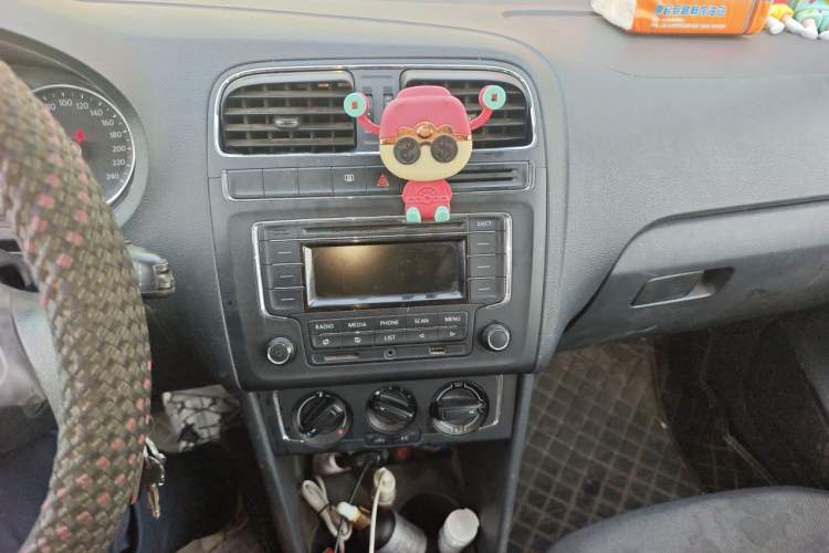 Used Volkswagen Polo 2014 1.4L Manual Comfort Edition Audio And AC Panel