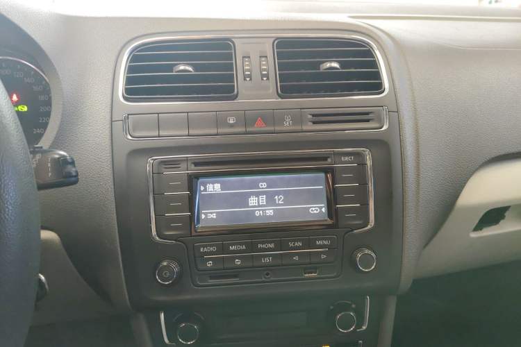 Used Volkswagen Polo 2014 1.6L Automatic Comfort Edition Audio And AC Panel