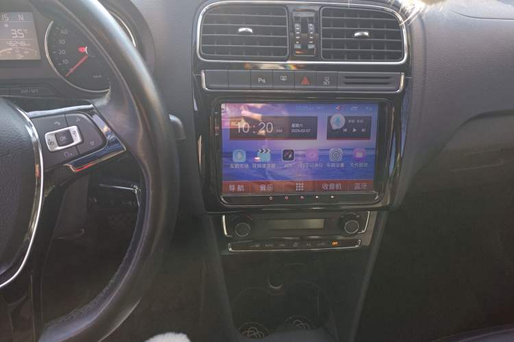 Used Volkswagen Polo 2014 1.6L Automatic Luxury Edition Audio And AC Panel
