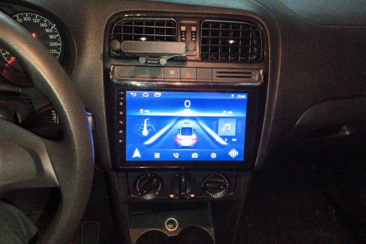 Used Volkswagen Polo 2014 1.4L Manual Fashion Edition Audio And AC Panel