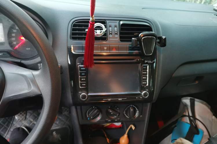 Used Volkswagen Polo 2014 1.4L Manual Fashion Edition Audio And AC Panel