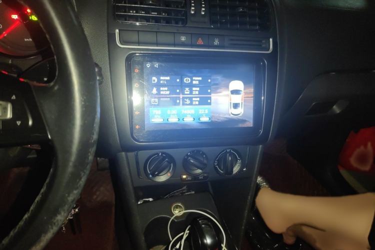 Used Volkswagen Polo 2014 1.6L Automatic Comfort Edition Audio And AC Panel