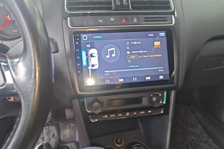 Used Volkswagen Polo 2014 1.6L Automatic Luxury Edition Audio And AC Panel