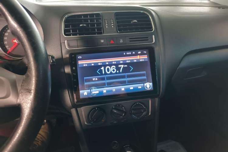 Used Volkswagen Polo 2014 1.4L Automatic Comfort Edition Audio And AC Panel
