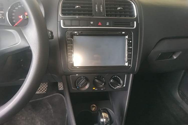 Used Volkswagen Polo 2014 1.4L Automatic Comfort Edition Audio And AC Panel