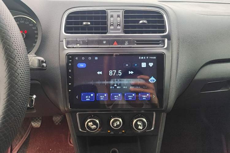 Used Volkswagen Polo 2014 1.4L Manual Comfort Edition Audio And AC Panel