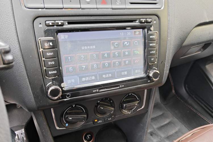 Used Volkswagen Polo 2014 1.6L Automatic Comfort Edition Audio And AC Panel
