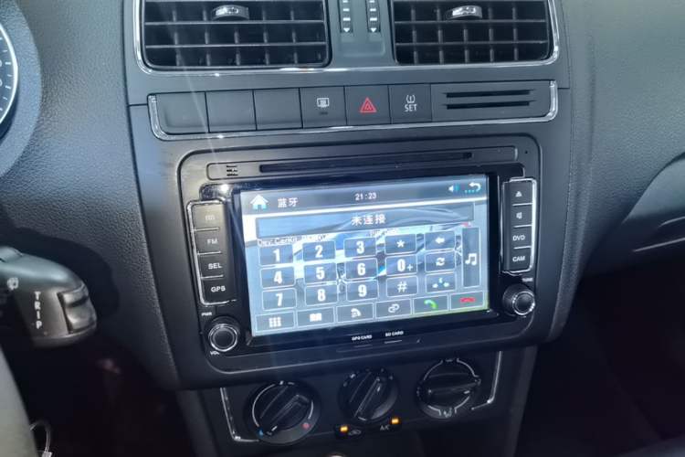 Used Volkswagen Polo 2014 1.6L Automatic Comfort Edition Audio And AC Panel