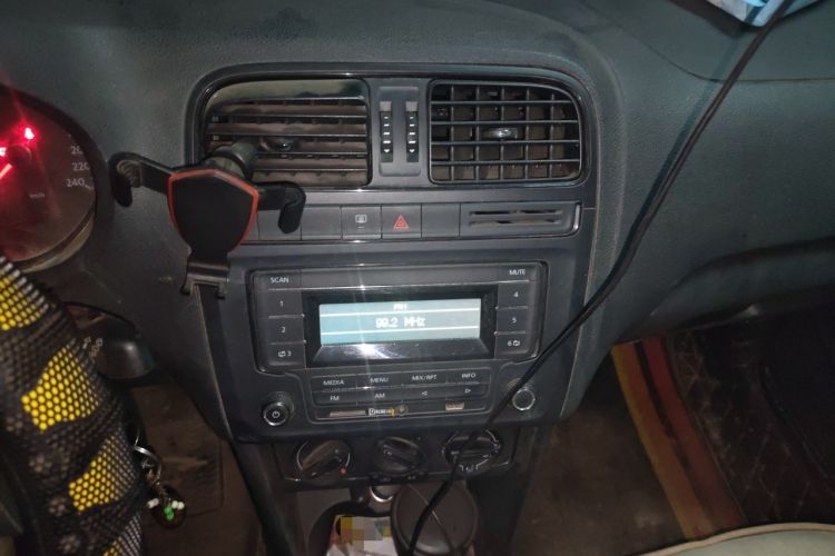 Used Volkswagen Polo 2014 1.4L Manual Fashion Edition Audio And AC Panel