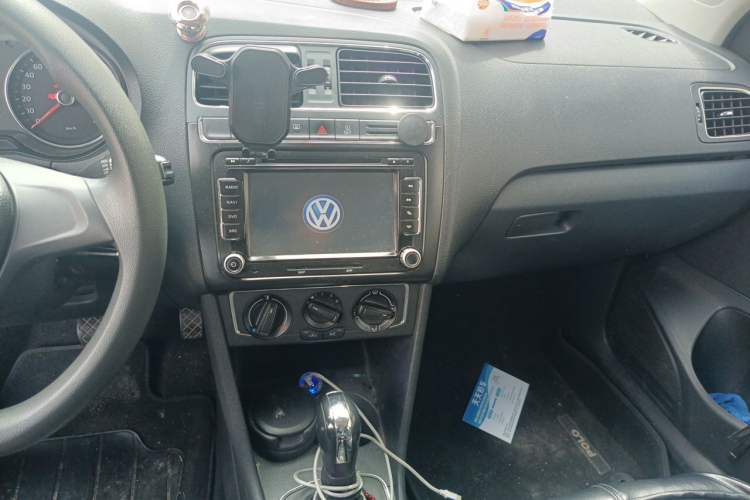 Used Volkswagen Polo 2014 1.6L Automatic Comfort Edition Audio And AC Panel