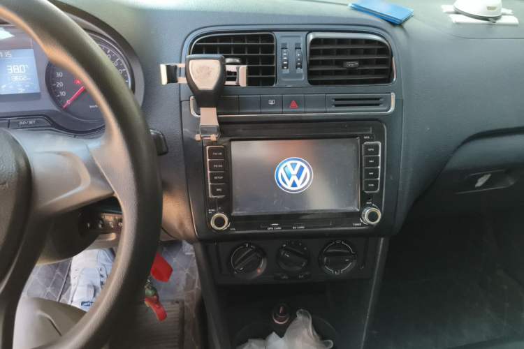Used Volkswagen Polo 2014 1.4L Manual Fashion Edition Audio And AC Panel