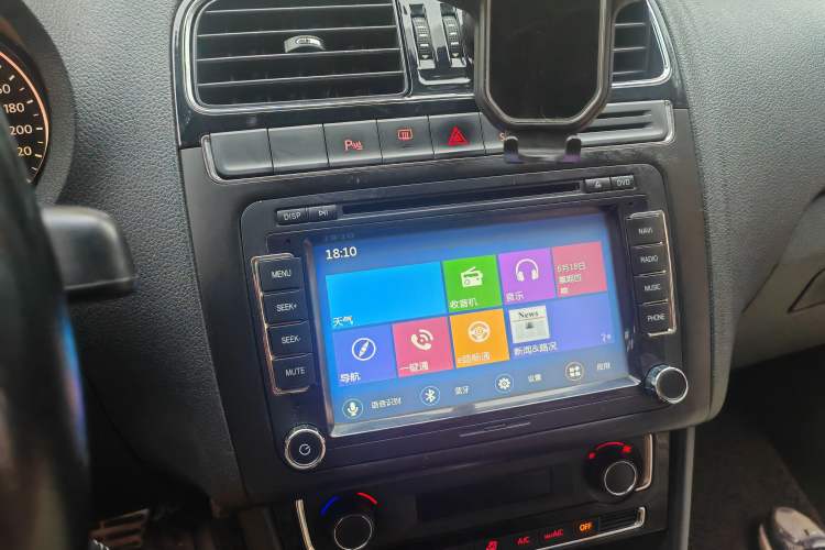 Used Volkswagen Polo 2014 1.6L Automatic Luxury Edition Audio And AC Panel