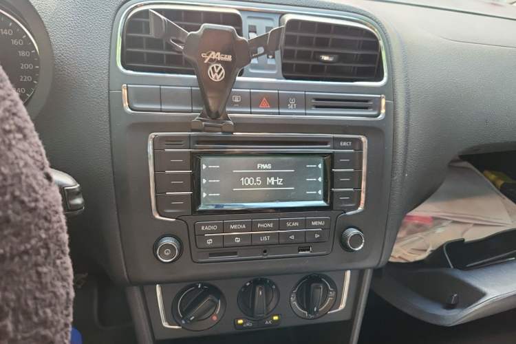 Used Volkswagen Polo 2014 1.6L Manual Comfort Edition Audio And AC Panel
