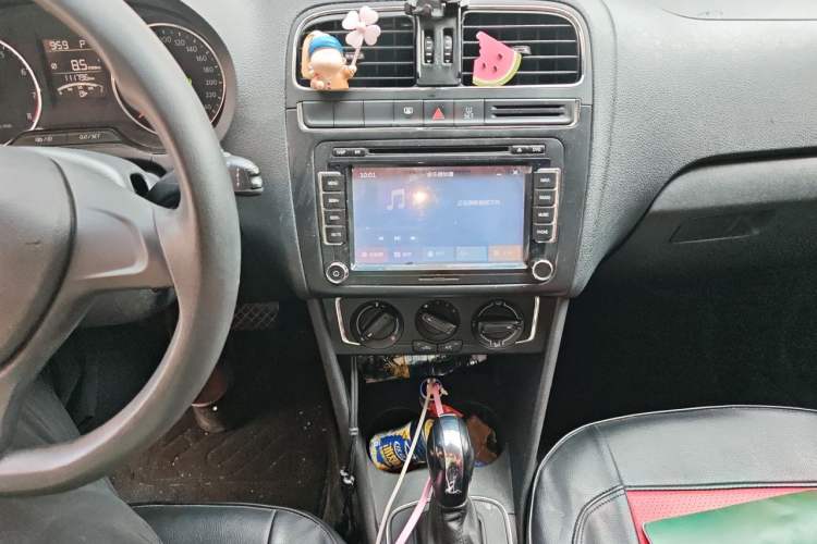 Used Volkswagen Polo 2014 1.4L Automatic Comfort Edition Audio And AC Panel