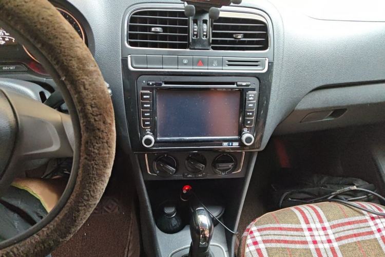 Used Volkswagen Polo 2014 1.4L Automatic Comfort Edition Audio And AC Panel