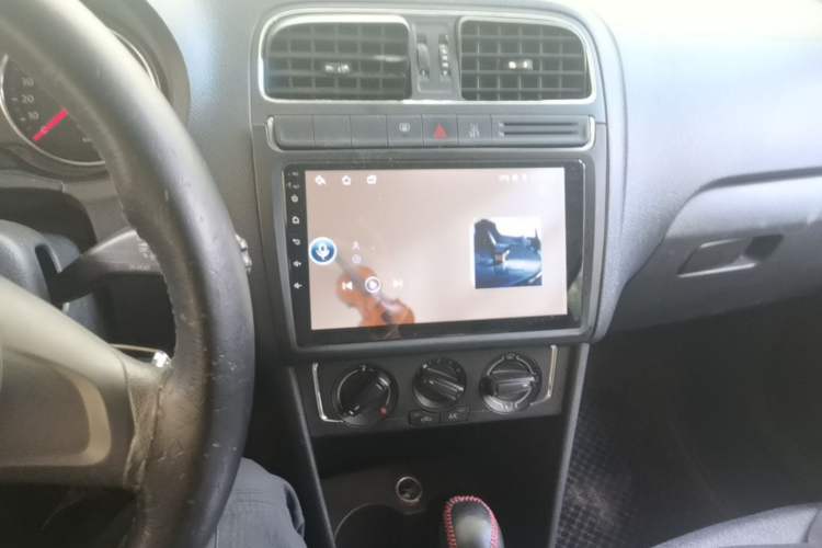 Used Volkswagen Polo 2014 1.4L Automatic Comfort Edition Audio And AC Panel