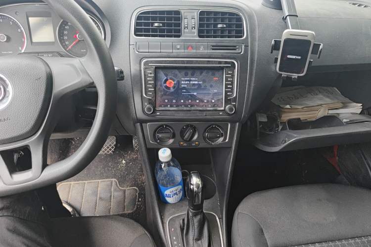 Used Volkswagen Polo 2014 1.4L Automatic Comfort Edition Audio And AC Panel