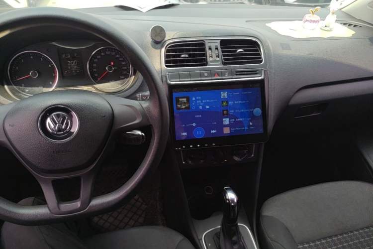 Used Volkswagen Polo 2014 1.6L Automatic Comfort Edition Audio And AC Panel