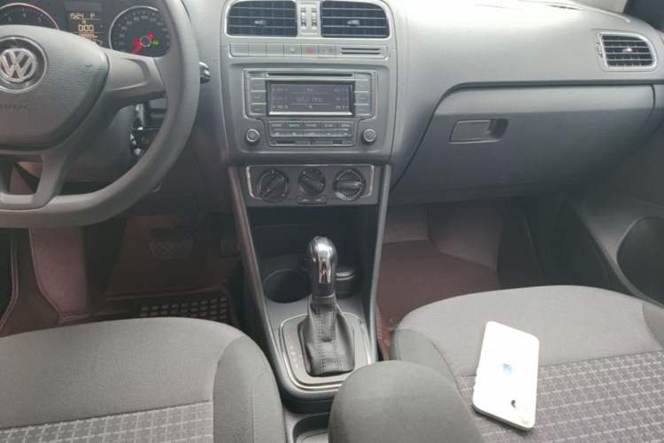 Used Volkswagen Polo 2014 1.6L Automatic Comfort Edition Audio And AC Panel