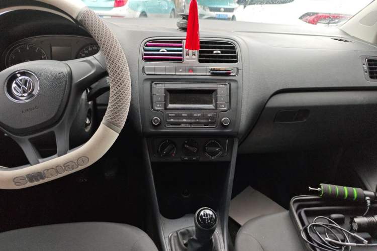 Used Volkswagen Polo 2014 1.4L Manual Fashion Edition Audio And AC Panel